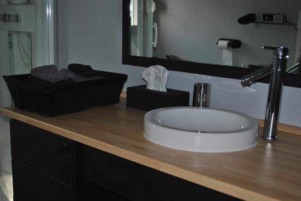 Chambres D'Hotes La Tribu Quevreville-la-Poterie Ruang foto